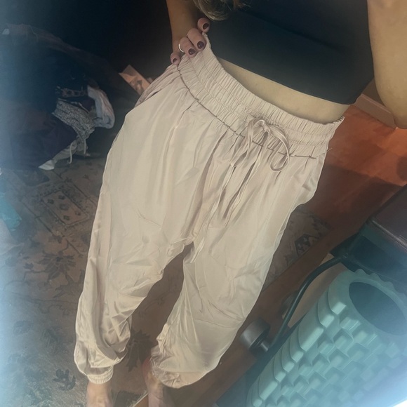 Gorgeous satin pants - Picture 4 of 5